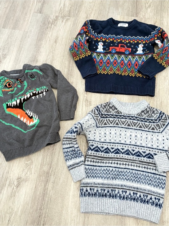 Old Navy Other - Lot of 3 boys crewneck sweaters size 5
Nordic dinosaur snowman fair isle